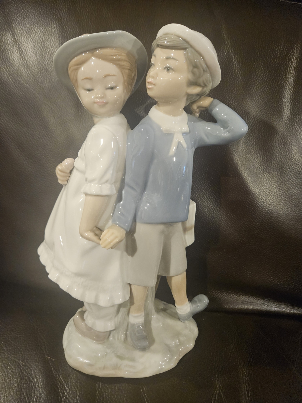 Lladro Porcelain Boy and Girl Figurine "Puppy Love"  #1127